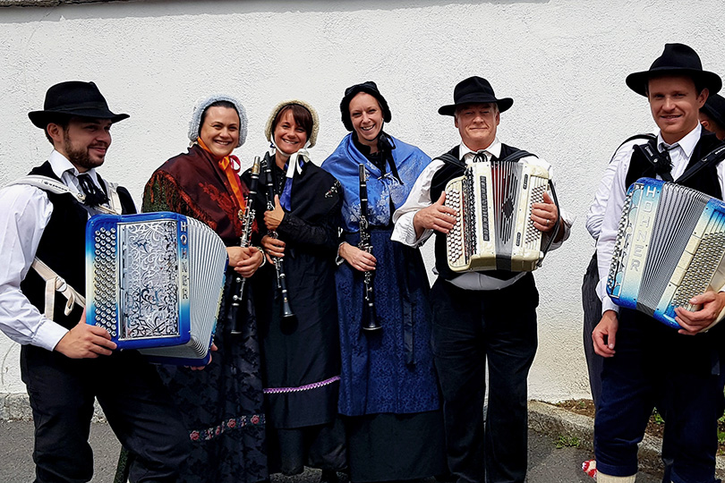 prazon six fer à cheval musique folklorique